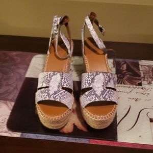 Women's open toe wedge shoe